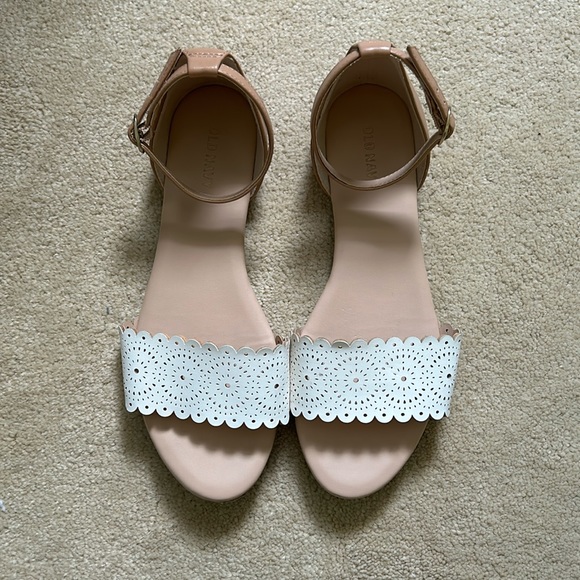 Old Navy White and Tan Lace Summer Open-Toe Flats - Picture 2 of 6